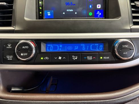 Used 2018 Toyota Highlander Limited AWD/4WD image 21