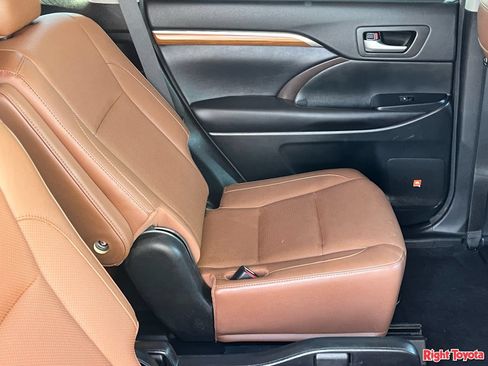 Certified 2017 Toyota Highlander Limited FWD image 15