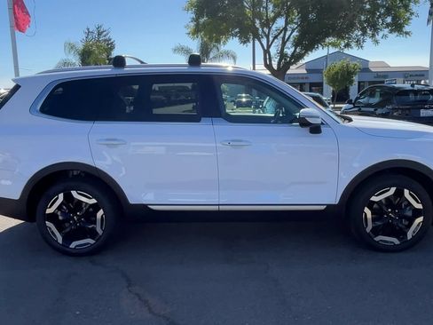 Used 2024 Kia Telluride EX w/ EX Captain's Chair Package FWD image 8