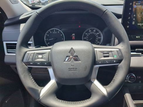 Used 2025 Mitsubishi Outlander SE FWD image 33