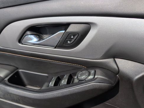 Used 2018 Chevrolet Traverse LT FWD image 15