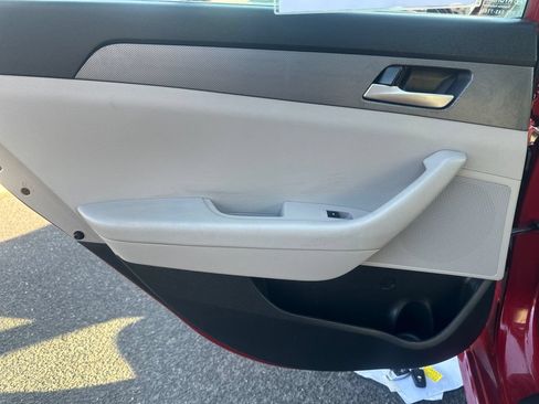 Used 2018 Hyundai Sonata SE FWD image 15