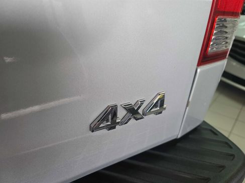 Used 2015 Nissan Titan SV image 27