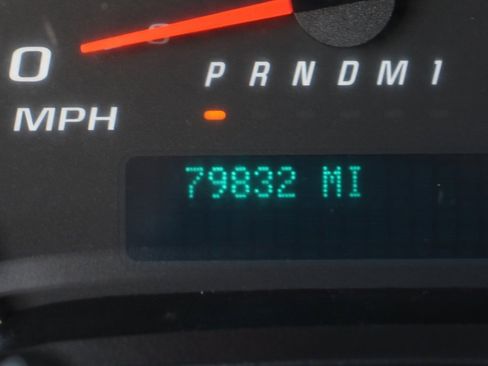 Used 2017 Chevrolet Express 2500 Extended image 23