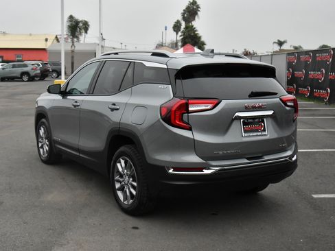 Used 2024 GMC Terrain SLT image 6