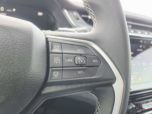 Used 2024 Jeep Grand Cherokee Laredo image 22