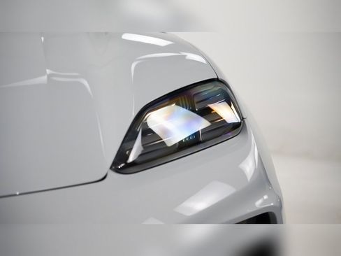 Certified 2025 Porsche Macan 4S Electric image 7