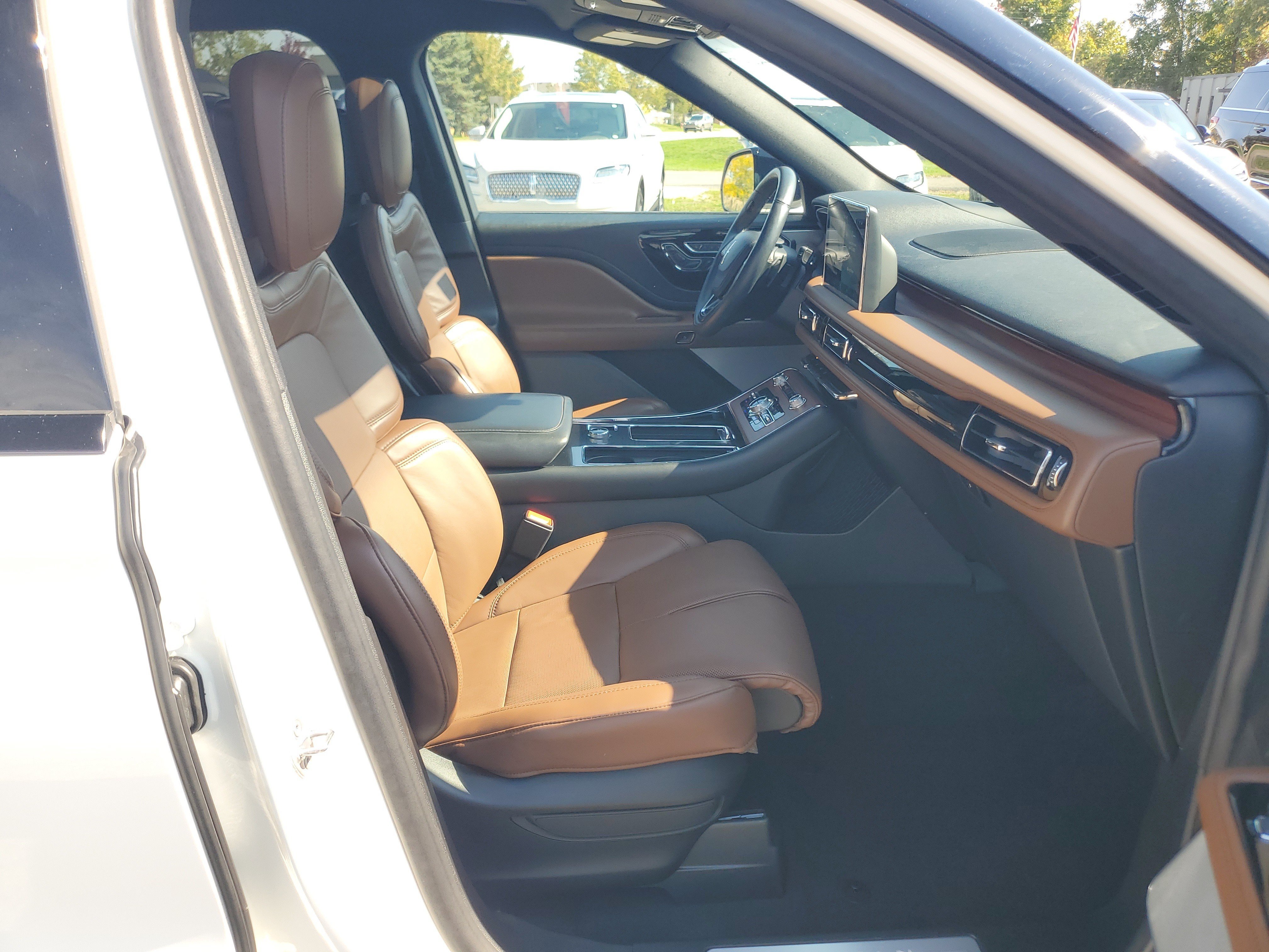 Certified 2023 Lincoln Aviator Reserve w/ Equipment Group 201A AWD/4WD image 9