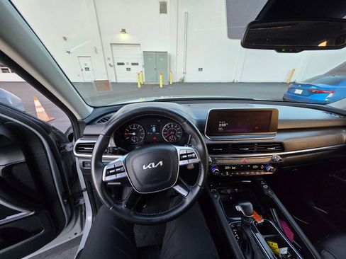 Used 2022 Kia Telluride EX w/ EX Premium Package image 15