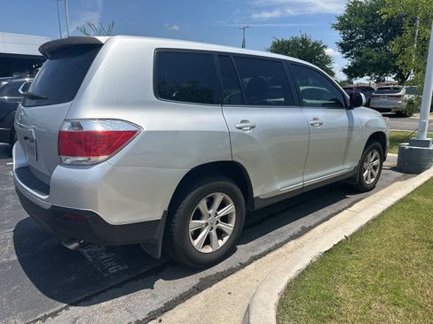 Used 2013 Toyota Highlander FWD image 4