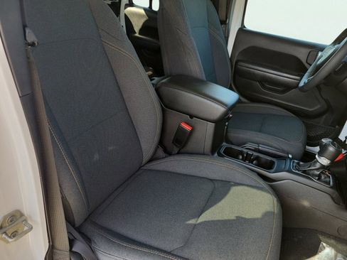 Certified 2024 Jeep Gladiator Sport image 19