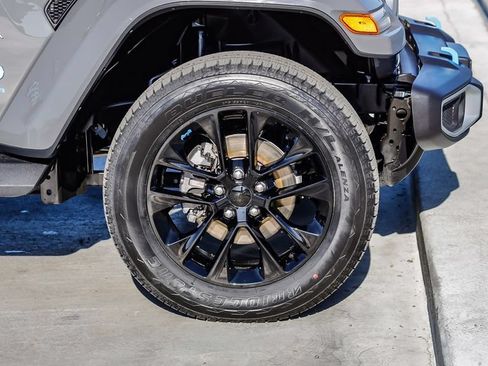 Used 2023 Jeep Wrangler Unlimited Sahara AWD/4WD image 11