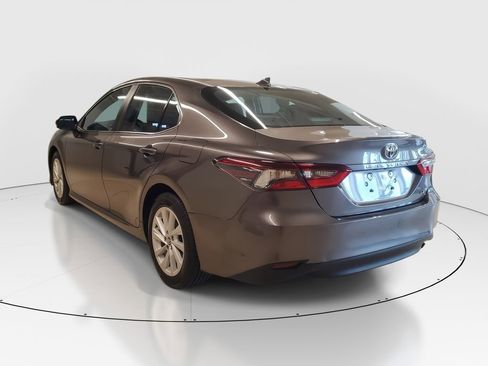 Certified 2022 Toyota Camry LE image 5