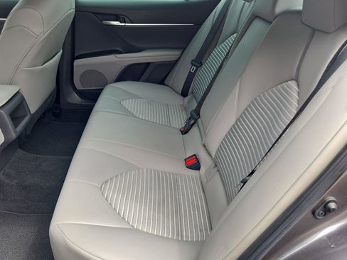 Used 2020 Toyota Camry SE w/ Carpet Mat Package FWD image 13