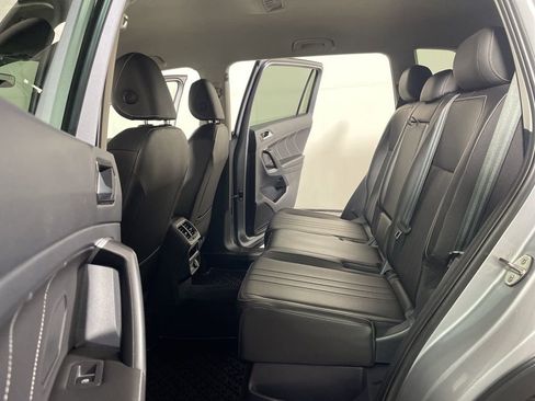 Used 2024 Volkswagen Tiguan SE image 18