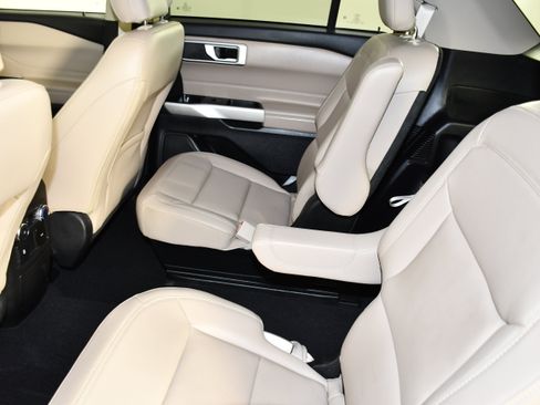 Used 2022 Ford Explorer XLT w/ Equipment Group 202A image 50