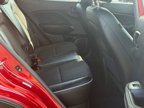 Used 2023 Hyundai Venue Limited FWD image 18