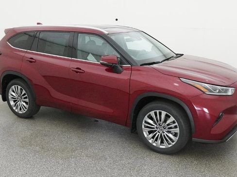 New 2026 Toyota Highlander Platinum AWD/4WD image 2