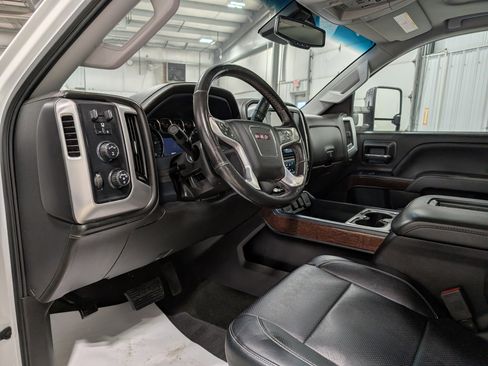 Used 2018 GMC Sierra 3500 SLT w/ Driver Alert Package AWD/4WD image 16