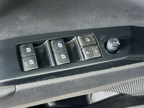 Used 2018 Toyota Camry SE w/ Convenience Package image 15