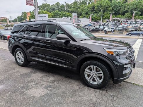 Used 2023 Ford Explorer XLT w/ Equipment Group 202A AWD/4WD image 5