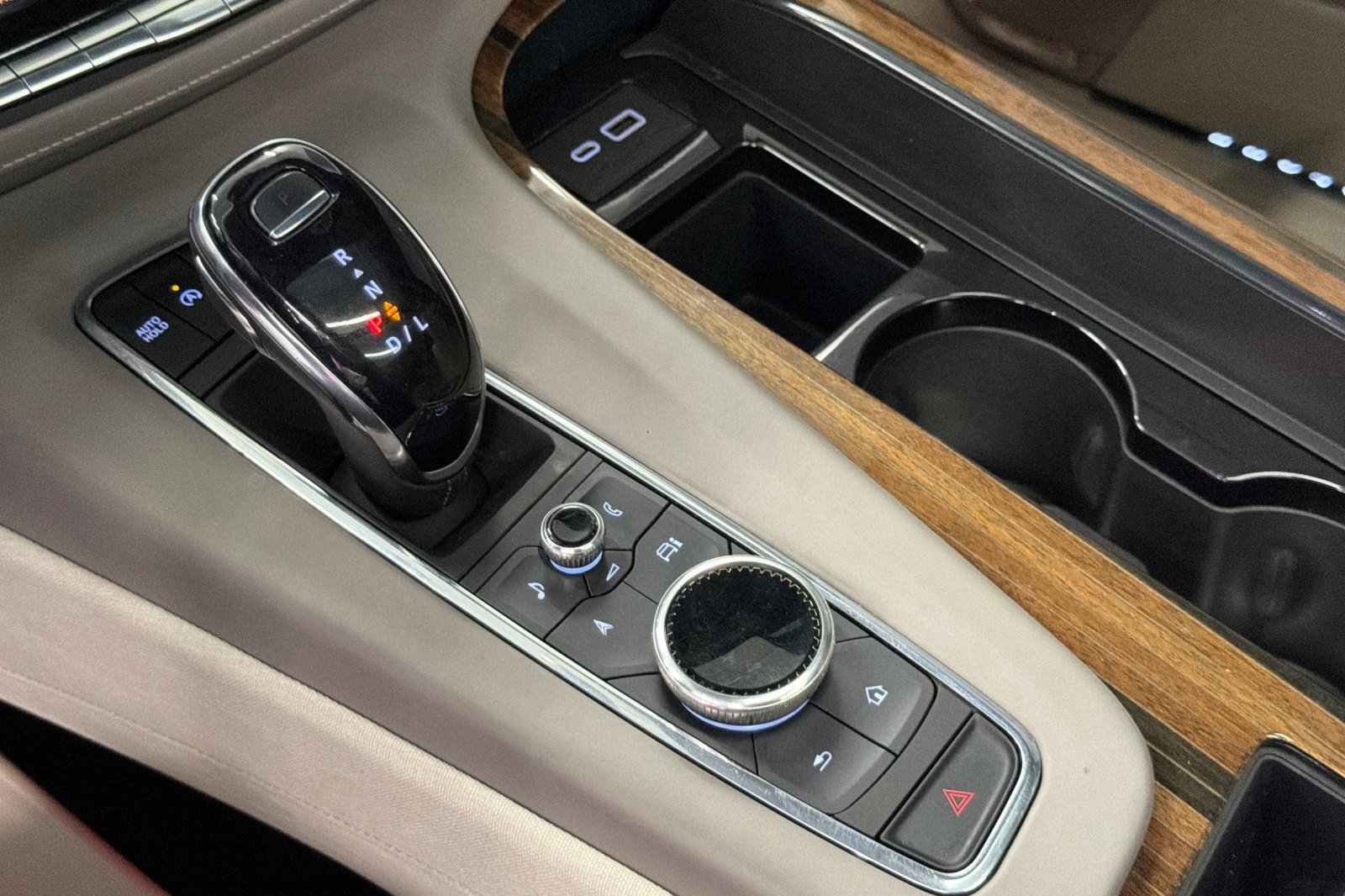 Used 2022 Cadillac Escalade Sport Platinum w/ Heavy-Duty Trailer Package AWD/4WD image 17