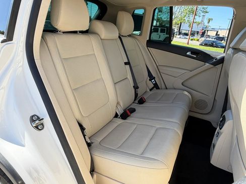 Used 2013 Volkswagen Tiguan SE image 21