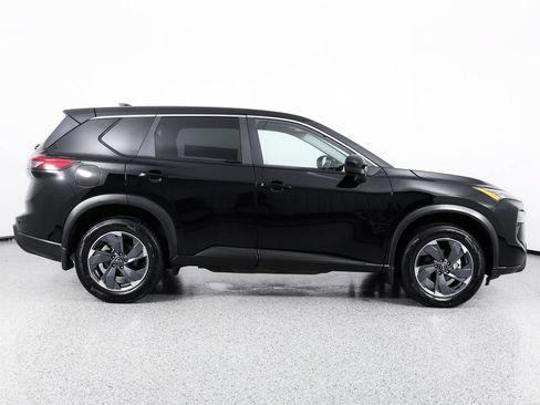 Used 2025 Nissan Rogue SV FWD image 9