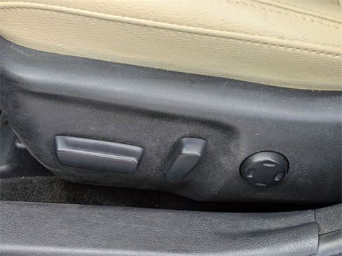 Used 2016 Toyota Avalon XLE image 19