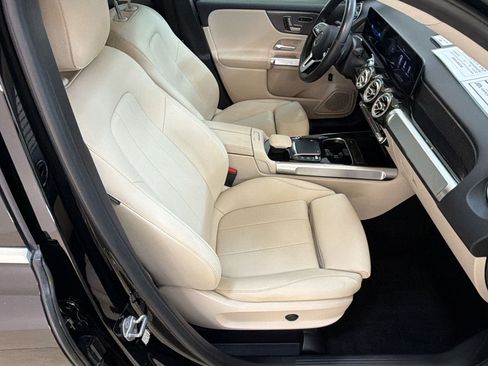Used 2021 Mercedes-Benz GLB 250 4MATIC image 28