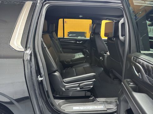 Used 2024 GMC Yukon XL Denali w/ Advanced Technology Package image 24