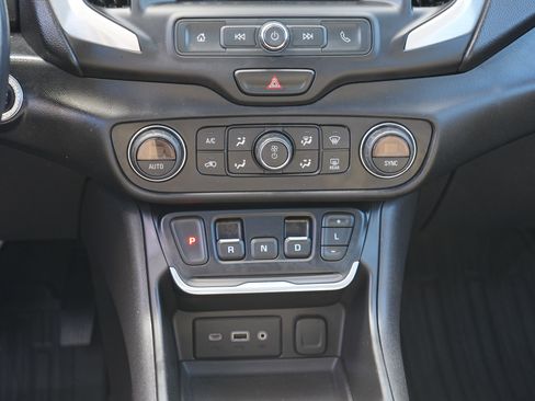 Used 2020 GMC Terrain SLE w/ Driver Convenience Package image 24