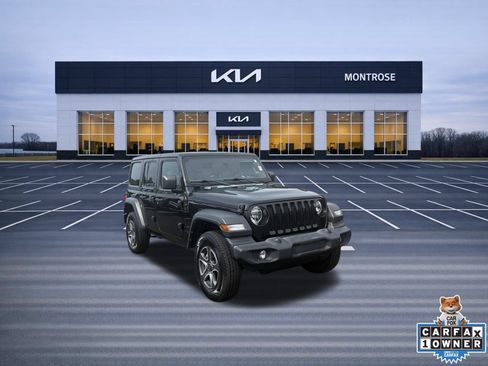 Used 2021 Jeep Wrangler Unlimited Sport AWD/4WD image 3