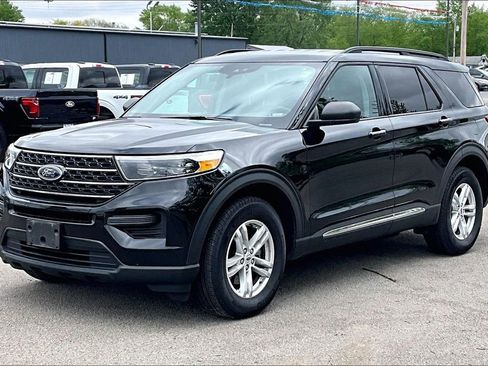 Used 2020 Ford Explorer XLT w/ Comfort Package AWD/4WD image 2