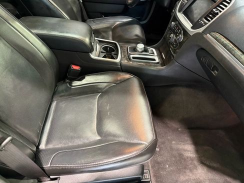 Used 2018 Chrysler 300 Limited w/ Safetytec Plus Group image 29