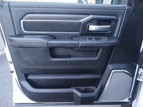 New 2025 RAM 2500 Laramie AWD/4WD image 15