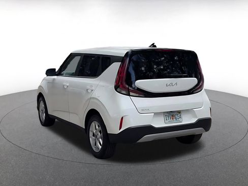 Used 2025 Kia Soul LX w/ LX Technology Package FWD image 11