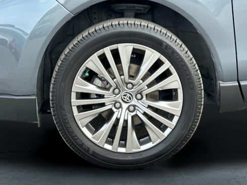 Used 2021 Toyota Venza Limited image 26