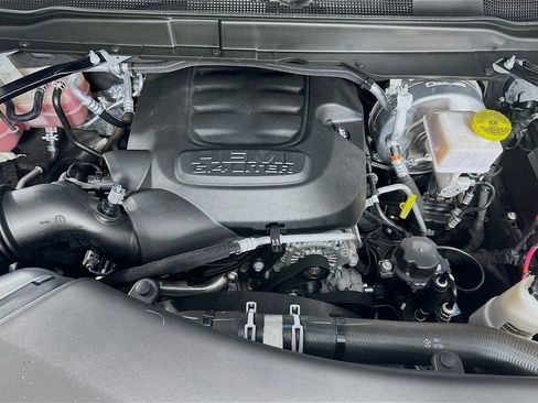 Used 2024 RAM 2500 Tradesman w/ Chrome Appearance Group image 31