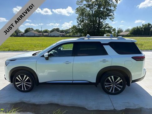 Certified 2025 Nissan Pathfinder Platinum w/ Cargo Package FWD image 8