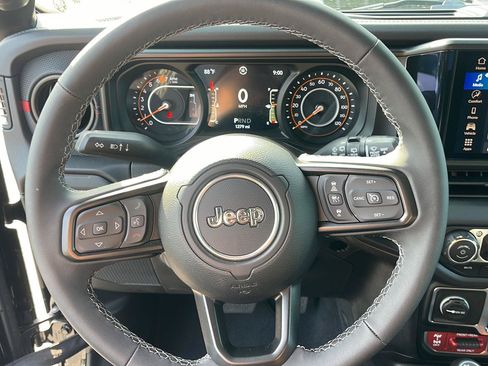 Used 2025 Jeep Wrangler Rubicon AWD/4WD image 25