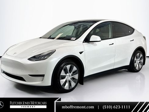 Used 2021 Tesla Model Y Long Range image 1