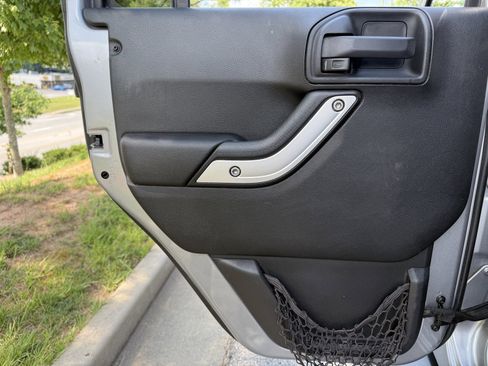 Used 2016 Jeep Wrangler Unlimited Sahara image 41