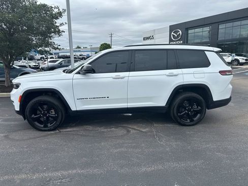 Used 2023 Jeep Grand Cherokee L Laredo AWD/4WD image 2