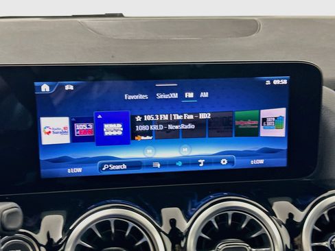 Used 2025 Mercedes-Benz GLA 250 image 16