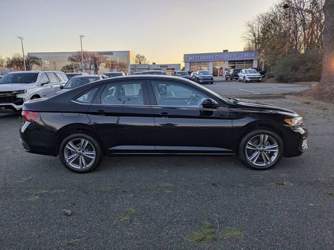 Certified 2024 Volkswagen Jetta SE image 3