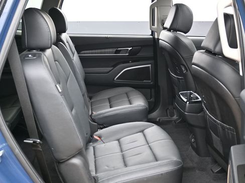 Used 2025 Kia Telluride EX w/ EX Captain's Chair Package FWD image 37