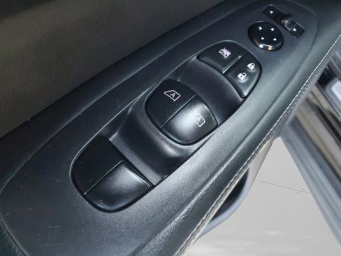 Used 2020 Nissan Pathfinder Platinum image 19