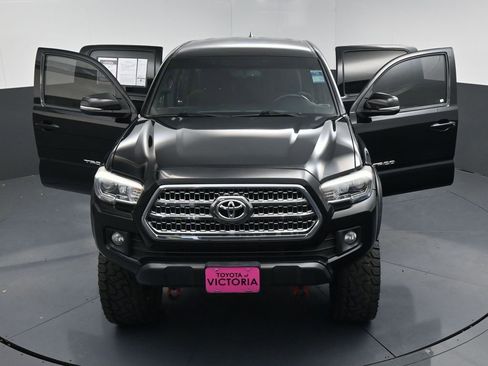 Used 2017 Toyota Tacoma TRD Off-Road w/ Tow Package (A/T) image 24