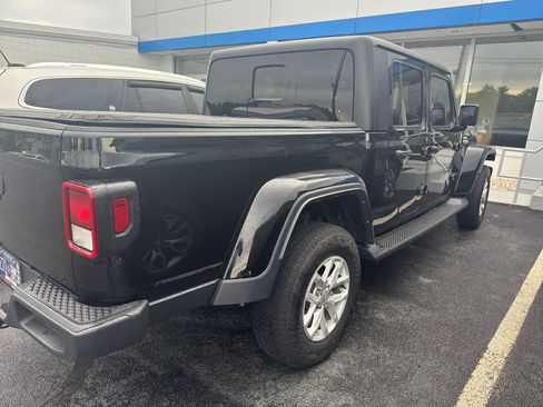 Used 2023 Jeep Gladiator Sport AWD/4WD image 4